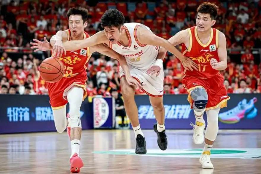 天下足球网 2021 年社区功能与战术板界面示意